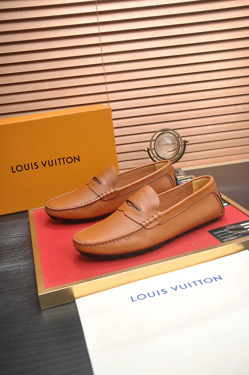 Men's men's shoes 💰420💶 [LV Doudou shoes] (water-dyed cowhide lining) new model is on the market, available on the official website. The new Doudou shoes are processed into single-color materials, and the uppers are made of imported horsehide leather. The body of the shoe is fully hemmed with mark thread, and is lined with imported original cowhide leather. The elegant shoe shape is super suitable for all-matching, and the size is 38-44.
